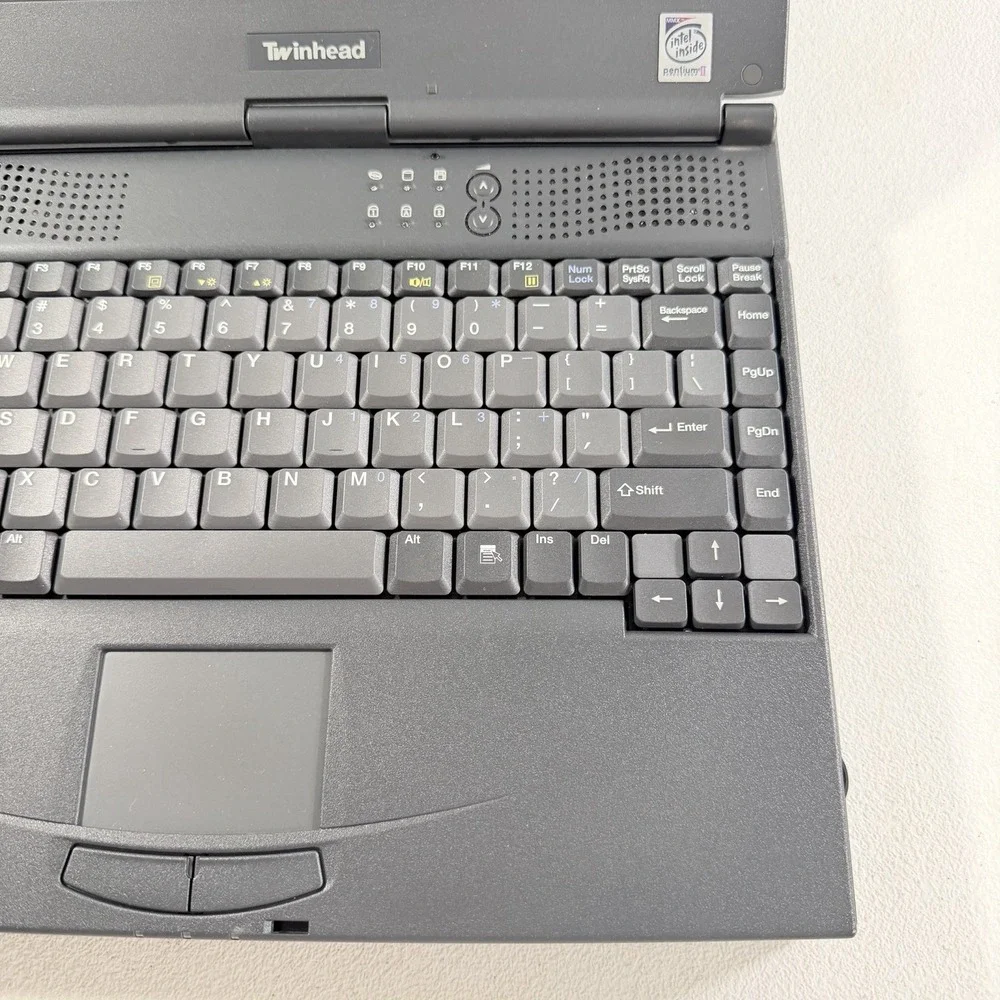 Vintage Twinhead P88 Laptop Computer Intel Pentium II AS IS FOR PARTS‎ READ